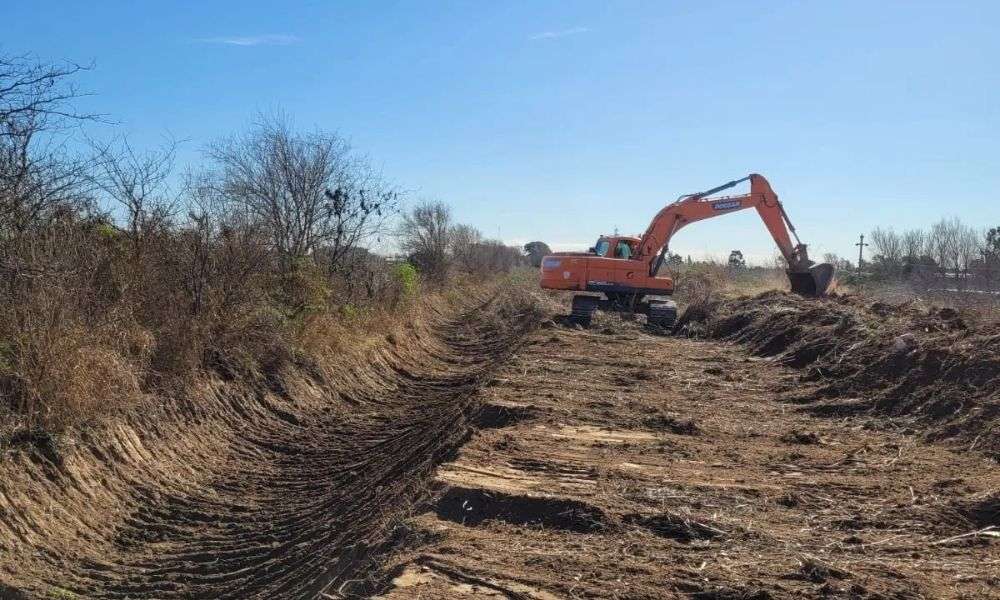 Bulnes: avanza la limpieza del canal central de desagües