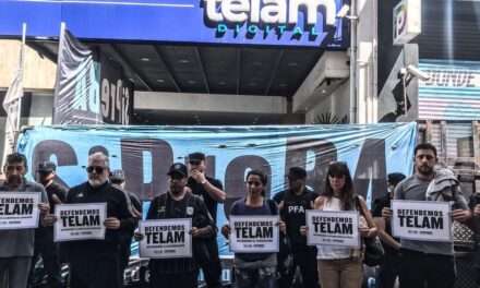 El Gobierno da marcha atrás y dispensa de tareas al personal de la agencia Télam