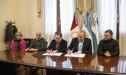 Río Cuarto: El Municipio firmó un convenio para que PAMI atienda en el futuro CGM del Oeste