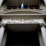 Dólar más bajo y leve aceleración inflacionaria, los pronósticos del mercado para fines de 2025