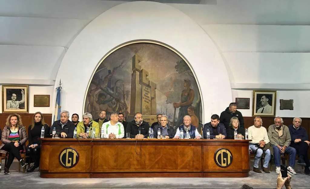 La «mesa chica» de la CGT se reúne para planificar el rechazo a la reforma laboral de la Ley Bases