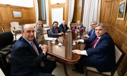 Martín Llaryora visitó a Francos, Karina Milei y Caputo para ratificar su firma del Pacto de Mayo