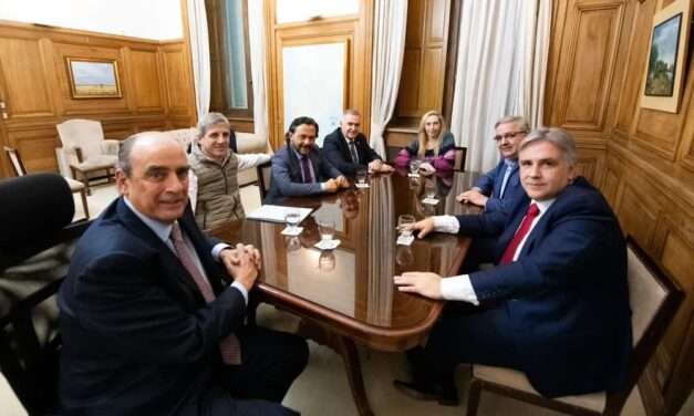 Martín Llaryora visitó a Francos, Karina Milei y Caputo para ratificar su firma del Pacto de Mayo