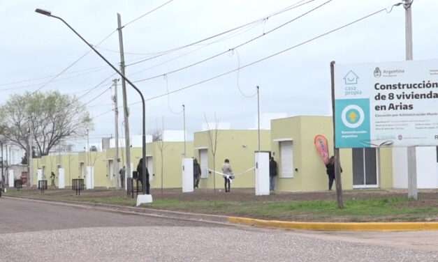 Arias: se entregaron ocho nuevas viviendas