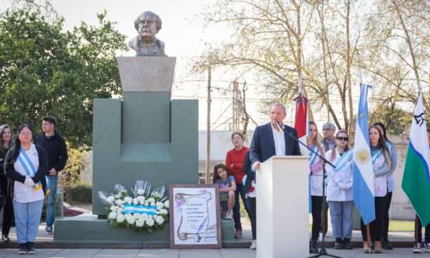 En un emotivo acto, De Rivas destacó el rol fundamental de los maestros