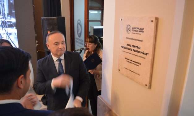 Villa María: Se designó con el nombre «Pedro Viñas» al Hall Central del Palacio Municipal