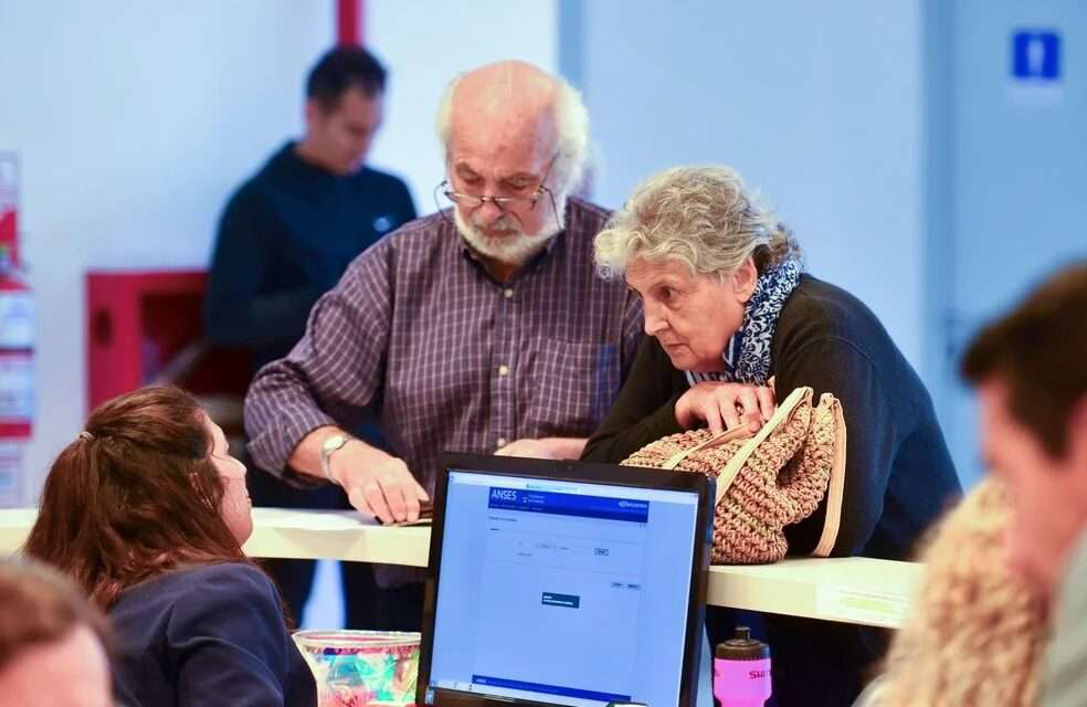 Aumentan los haberes en mayo 2025 para jubilados y pensionados