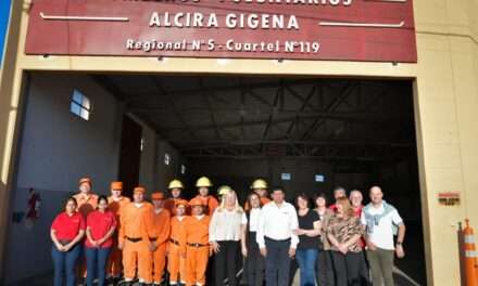 Myrian Prunotto entregó aportes a Bomberos de Alcira Gigena