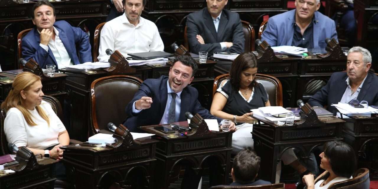 Se rompió la UCR: 12 diputados tomaron distancia de los «radicales con peluca» y crearon un nuevo bloque