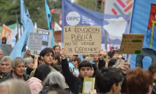 Previo a la marcha universitaria, Adorni defendió el incumplimiento de la ley: «Nació suspendida»