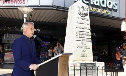 Tras 67 años, el Monolito Histórico de Carlos Paz quedó inaugurado en su lugar de origen