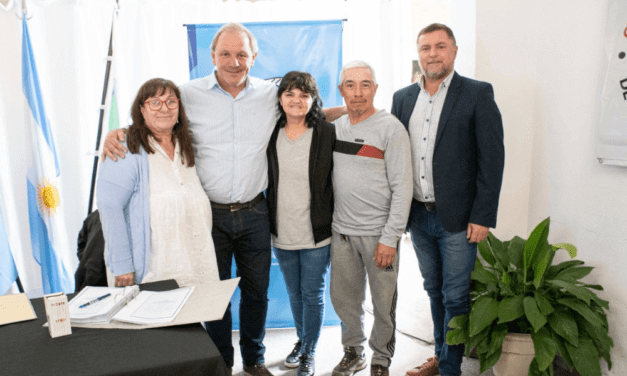 Río Cuarto: Tras 30 años de espera, vecinos de barrio Limay firmaron sus escrituras