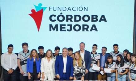 Llaryora reconoció a más de 3.700 egresados del programa Enlazar+