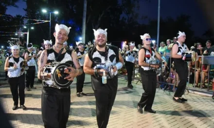 Villa Nueva deslumbró con los Carnavales Gigantes 2025