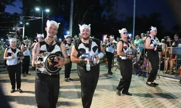 Villa Nueva deslumbró con los Carnavales Gigantes 2025