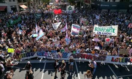 Multitudinaria marcha LGBT: miles de personas se movilizaron por el «orgullo antifascista» y contra el discurso de Javier Milei