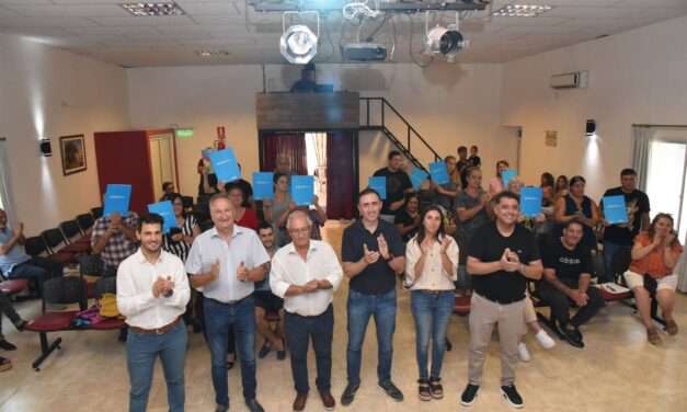 Familias de Buchardo recibieron títulos de posesión de sus inmuebles