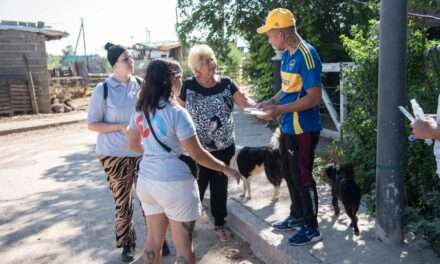 La UNRC y el municipio entregaron repelente en barrio Oncativo