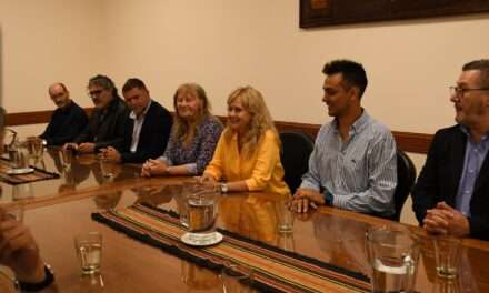 La UNRC avanza con la producción de repelente contra el dengue y municipios comprometen su apoyo