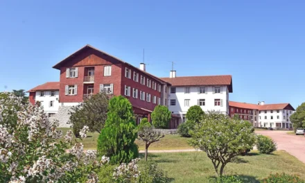 Ataque al turismo social: el Gobierno proyecta el cierre de los hoteles de Embalse y anunció despidos