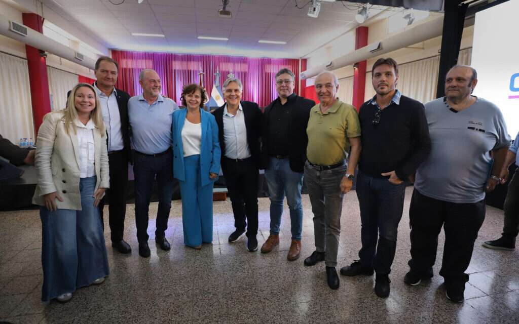 Llaryora entregó un aporte de $3 mil millones para impulsar el Polo Educativo Marcos Juárez