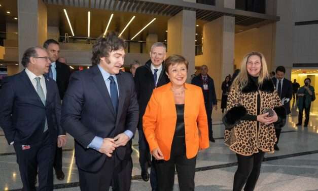 Milei firmó el DNU sobre el acuerdo con el FMI: no se aclara cuáles serán los montos ni los intereses a pagar