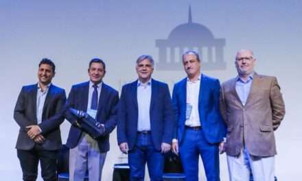 Llaryora participó en la conferencia organizada por el Parlamento y Fe Internacional