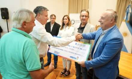 En Villa María, la provincia entregó aportes y créditos por más de 280 millones de pesos