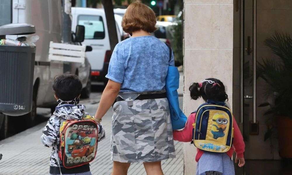 En línea con la inflación oficial, el Gobierno dispuso un aumento del 2,4% en las asignaciones familiares