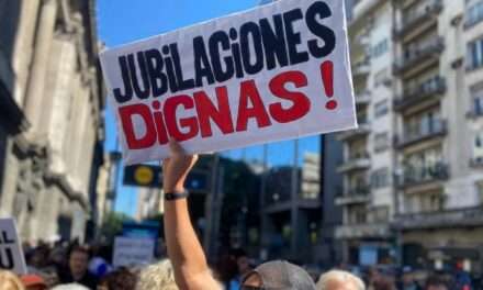 Tras la represión de Patricia Bullrich, los jubilados vuelven a marchar en todo el país