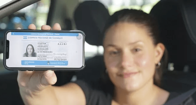 El Gobierno modificó la ley de Tránsito y habilitó la licencia de conducir digital