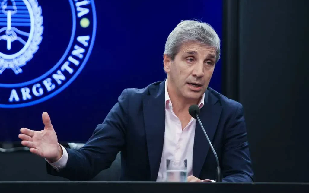 A pesar del anuncio de Caputo sobre el FMI, el Banco Central volvió a perder reservas