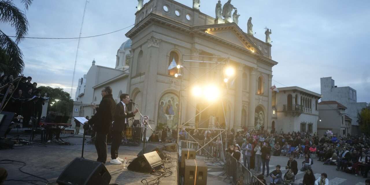 Semana Santa en Villa María: Más de 2500 personas disfrutaron del show de Nahuel Pennisi