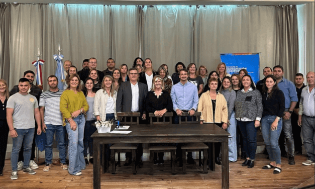 Carnerillo firmó el acta constitutiva de las Coordinaciones Locales Educativas