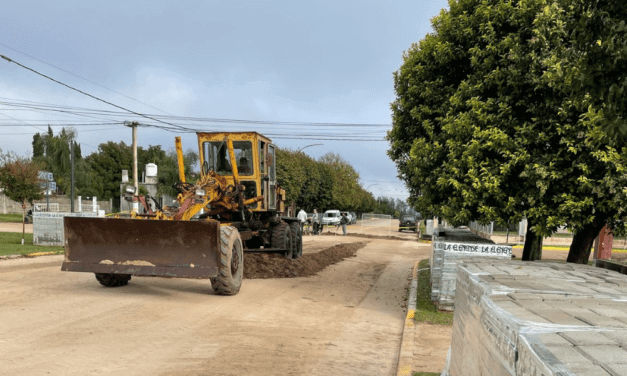 Charras: comenzó la obra de adoquinado
