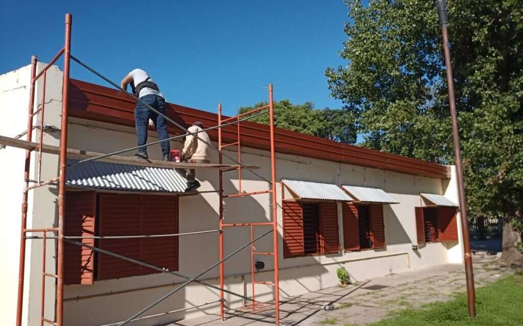 En marzo municipios y comunas recibieron más de 2.500 millones para obras en edificios escolares
