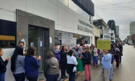 Protesta de trabajadores en el San Lucas