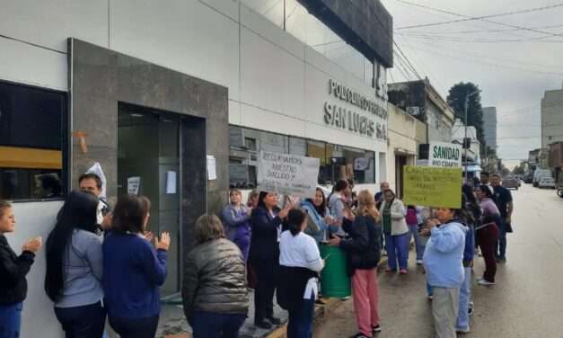 Protesta de trabajadores en el San Lucas