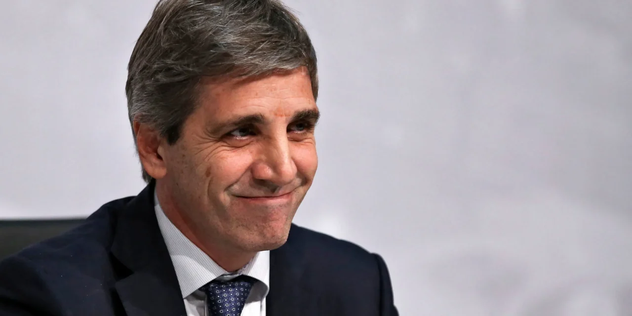Caputo afirmó que habrá reforma impositiva y que se cumplirán las metas con el FMI