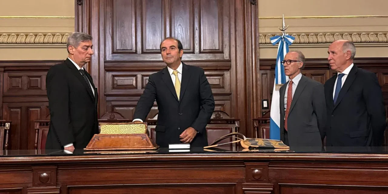 El Gobierno finalmente aceptó y formalizó la renuncia de García-Mansilla como juez de la Corte
