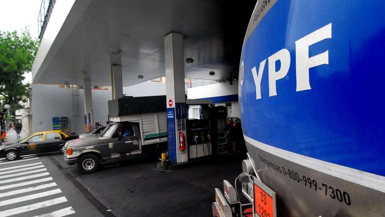 YPF anunció que reducirá un 4% el precio de sus combustibles este jueves 1° de mayo