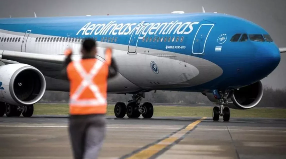 La motosierra avanza: en abril, Aerolíneas cierra 17 oficinas comerciales en el interior del país