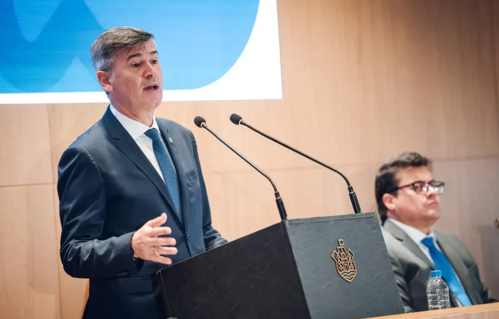 Passerini anunció una reducción de su Gabinete y el congelamiento salarial de la planta política por 120 días