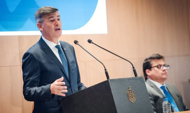 Passerini anunció una reducción de su Gabinete y el congelamiento salarial de la planta política por 120 días