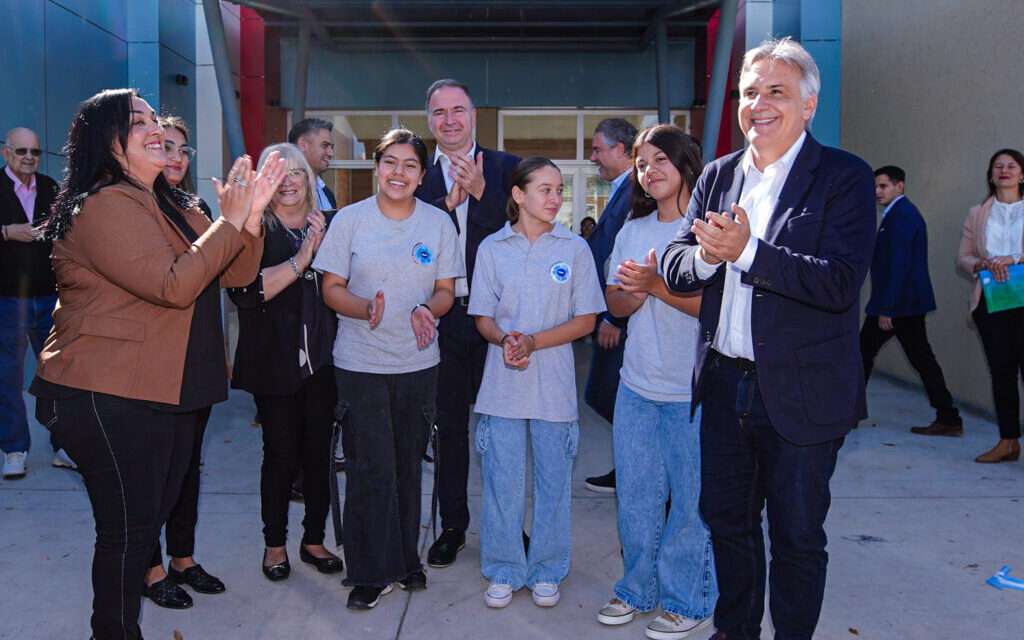 La Carlota: Llaryora inauguró el edificio de la escuela ProA