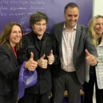 «No se dejen psicopatear con Ficha Limpia», dijo Javier Milei de campaña con Manuel Adorni