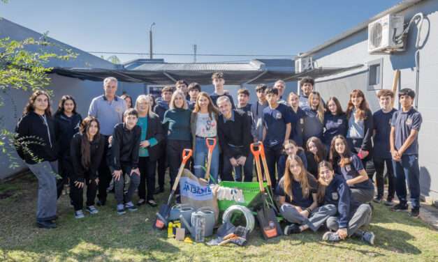 La Provincia entregó árboles nativos y herramientas en el sur de Córdoba