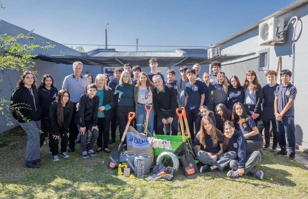 La Provincia entregó árboles nativos y herramientas en el sur de Córdoba