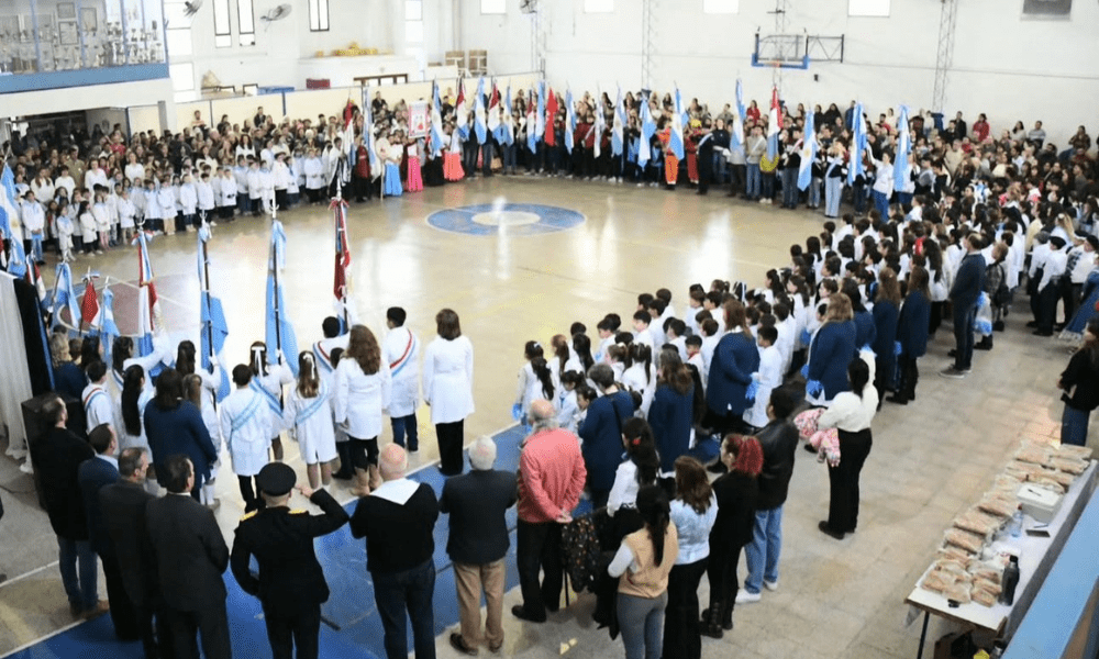 Celebración del 215° Aniversario de la Revolución de Mayo en Alejandro Roca