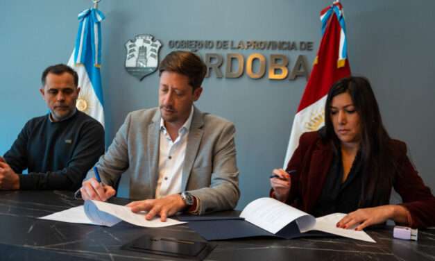 La Provincia firmó los acuerdos salariales con Sivialco y la Unión Ferroviaria